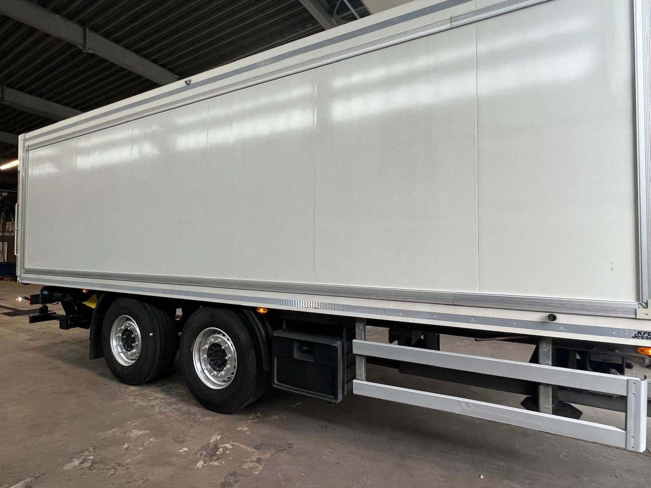 Mercedes-Benz Actros 2543 Komplettzug Voll-Luft - Lange Koffer - Camião furgão: foto 5 Mercedes-Benz Actros 2543 Komplettzug Voll-Luft - Lange Koffer - Camião furgão: foto 5