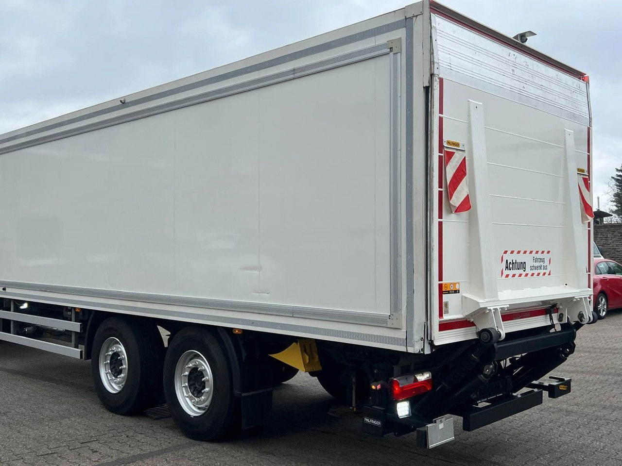 Mercedes-Benz Actros 2543 Komplettzug Voll-Luft - Lange Koffer - Camião furgão: foto 4 Mercedes-Benz Actros 2543 Komplettzug Voll-Luft - Lange Koffer - Camião furgão: foto 4