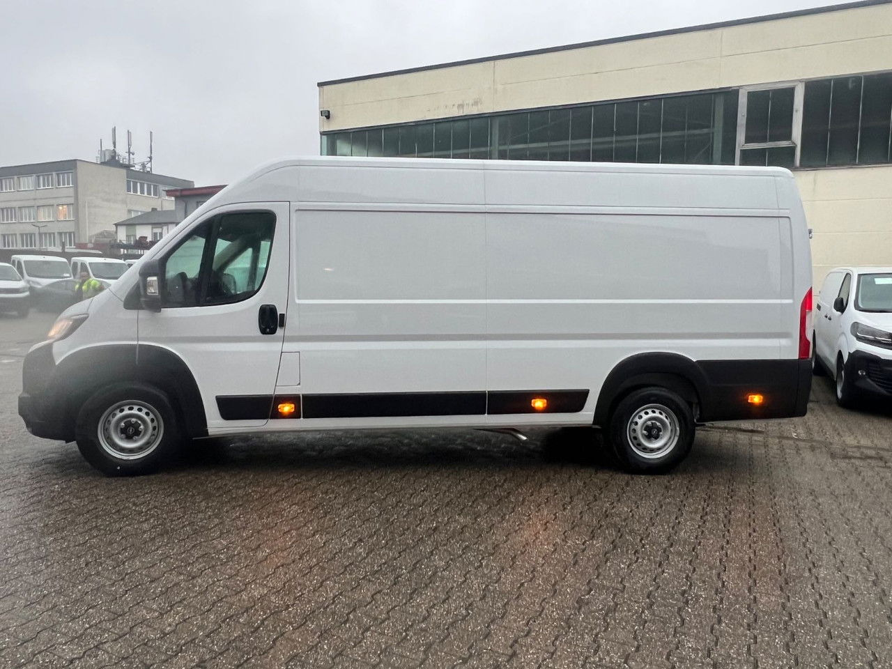 Opel Kasten 3,5 L4 H2 PS 180 Automatik+AHK Kasten 3,5 L4 H2 PS 180 Automatik+AHK - Furgão: foto 4 Opel Kasten 3,5 L4 H2 PS 180 Automatik+AHK Kasten 3,5 L4 H2 PS 180 Automatik+AHK - Furgão: foto 4