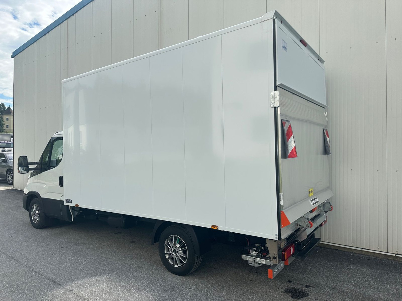 Iveco Daily 35S14 8g HiMatic LBW Mod 2025 - Carrinha de contentor: foto 3 Iveco Daily 35S14 8g HiMatic LBW Mod 2025 - Carrinha de contentor: foto 3