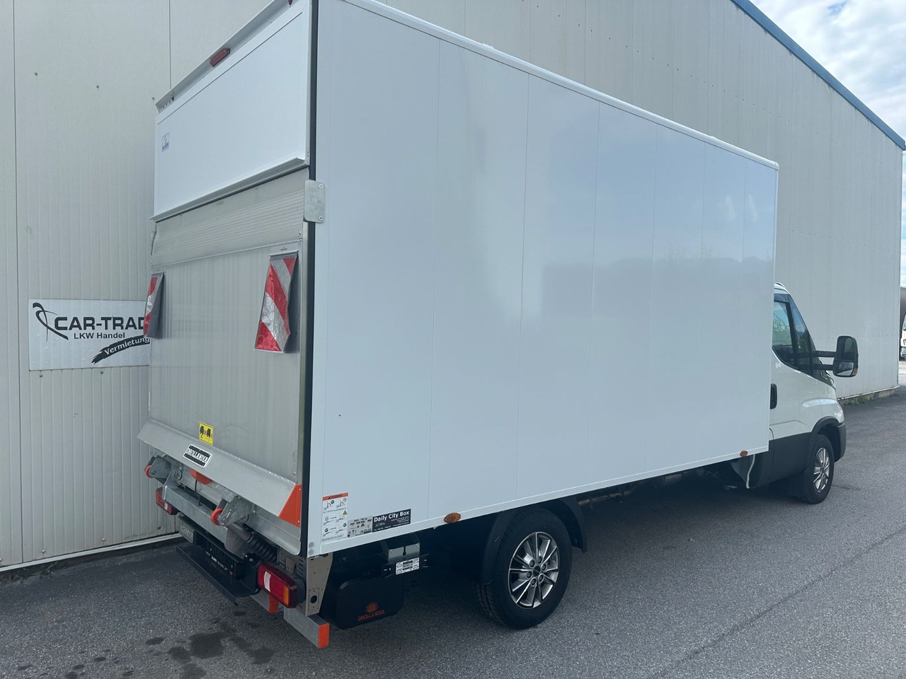 Iveco Daily 35S14 8g HiMatic LBW Mod 2025 - Carrinha de contentor: foto 4 Iveco Daily 35S14 8g HiMatic LBW Mod 2025 - Carrinha de contentor: foto 4