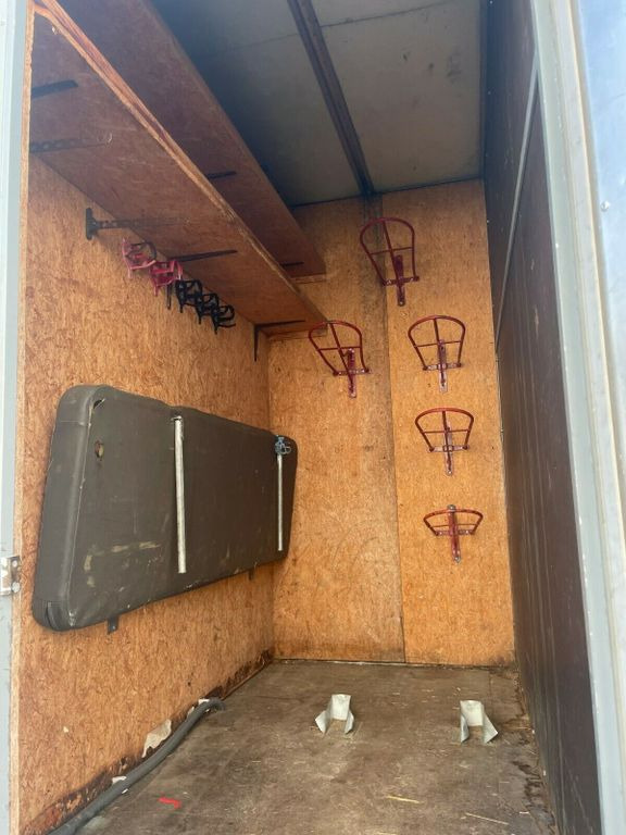 MAN 12.192 Pferdetransporter MAN 12.192 Pferdetransporter - Camião de transporte de cavalos: foto 5 MAN 12.192 Pferdetransporter MAN 12.192 Pferdetransporter - Camião de transporte de cavalos: foto 5