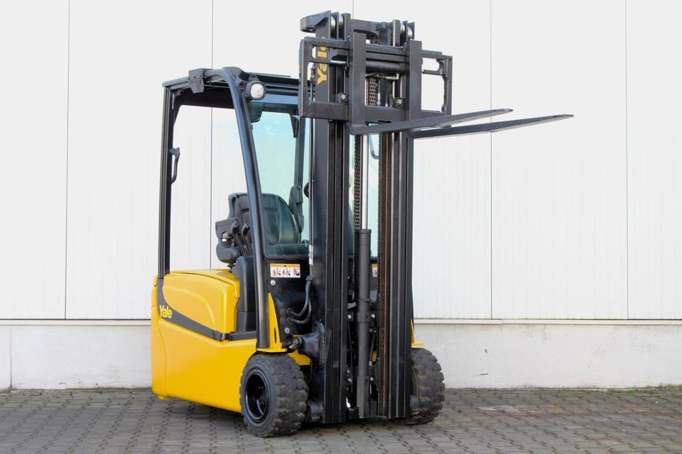 YALE ERP18VT Triplex 5,2m 1800kg - Empilhadeira elétrica: foto 4 YALE ERP18VT Triplex 5,2m 1800kg - Empilhadeira elétrica: foto 4