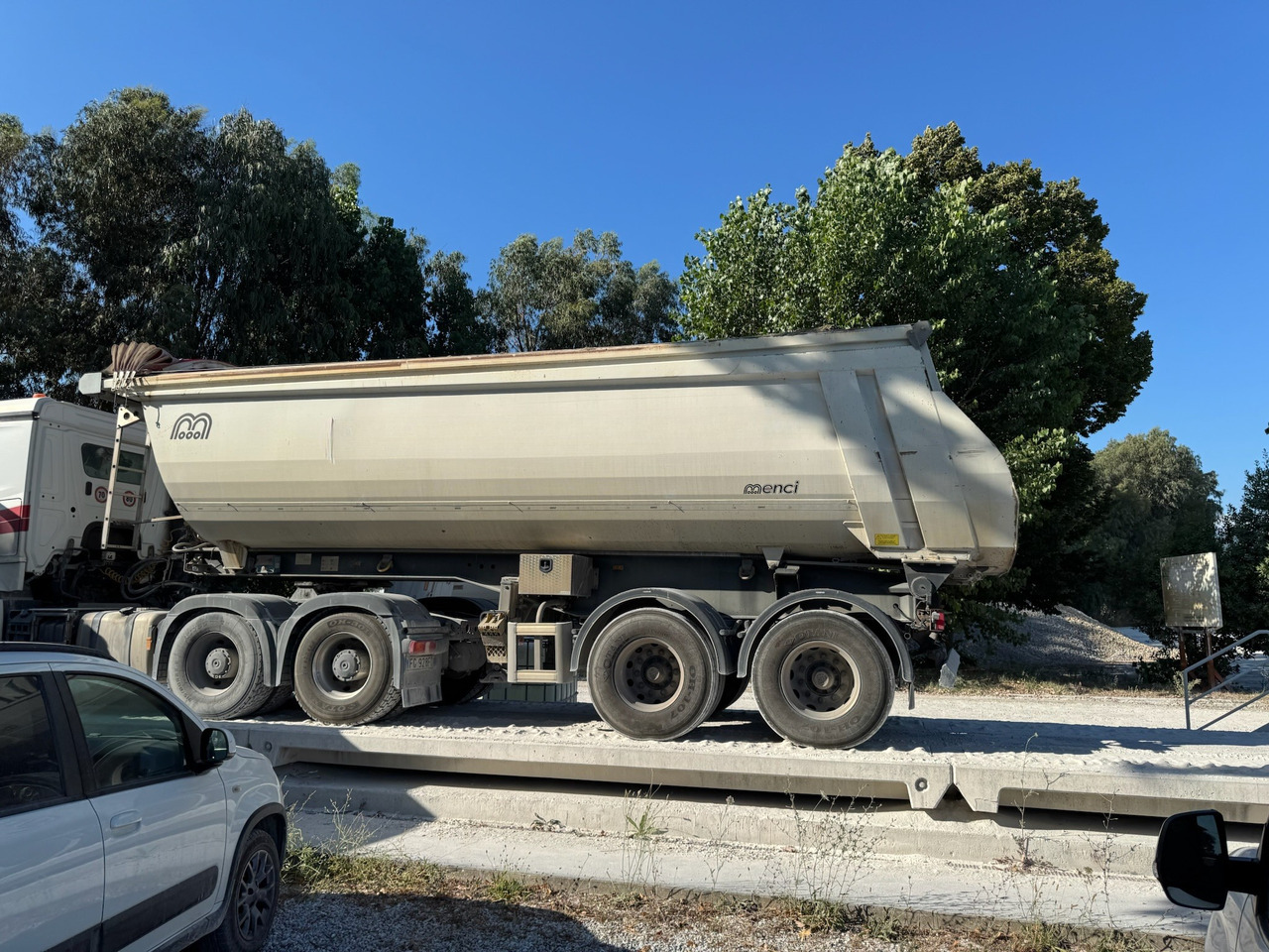 MENCI Semirimorchio Ribaltabile Mezzo d'opera - Semi-reboque basculante: foto 4 MENCI Semirimorchio Ribaltabile Mezzo d'opera - Semi-reboque basculante: foto 4