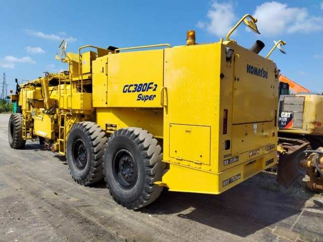 KOMATSU GC380F-2 - Aplainadora (Fresadora): foto 2 KOMATSU GC380F-2 - Aplainadora (Fresadora): foto 2