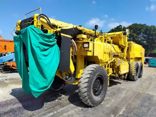 KOMATSU GC380F-2 - Aplainadora (Fresadora): foto 1 KOMATSU GC380F-2 - Aplainadora (Fresadora): foto 1