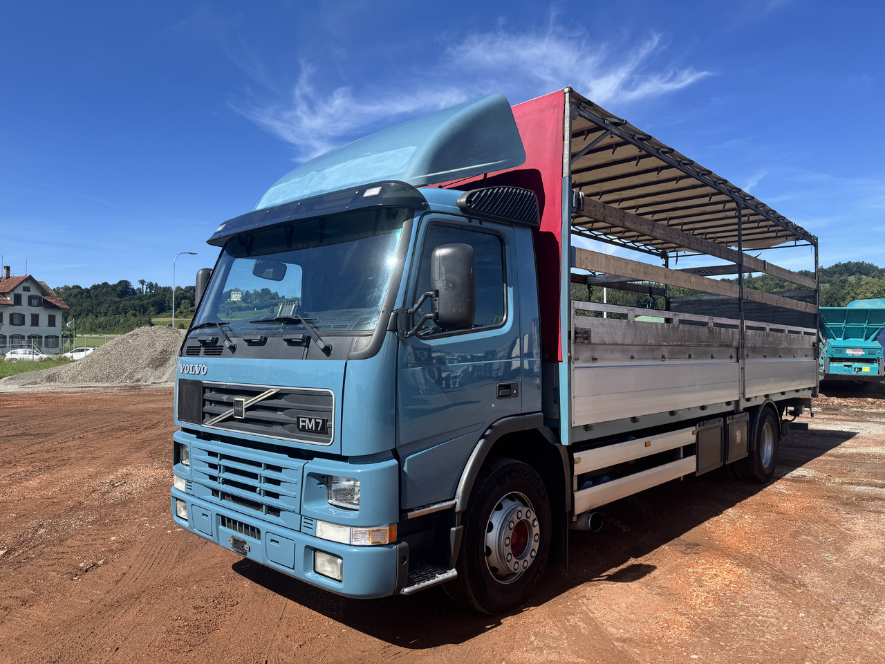 VOLVO FM7-290 4x2 Blache-Hebebühne - Camião de lona: foto 1 VOLVO FM7-290 4x2 Blache-Hebebühne - Camião de lona: foto 1