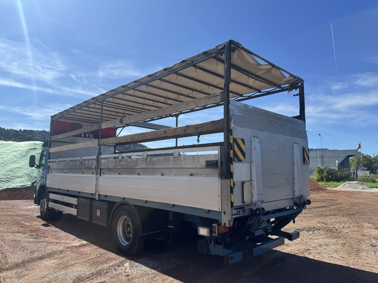 VOLVO FM7-290 4x2 Blache-Hebebühne - Camião de lona: foto 3 VOLVO FM7-290 4x2 Blache-Hebebühne - Camião de lona: foto 3