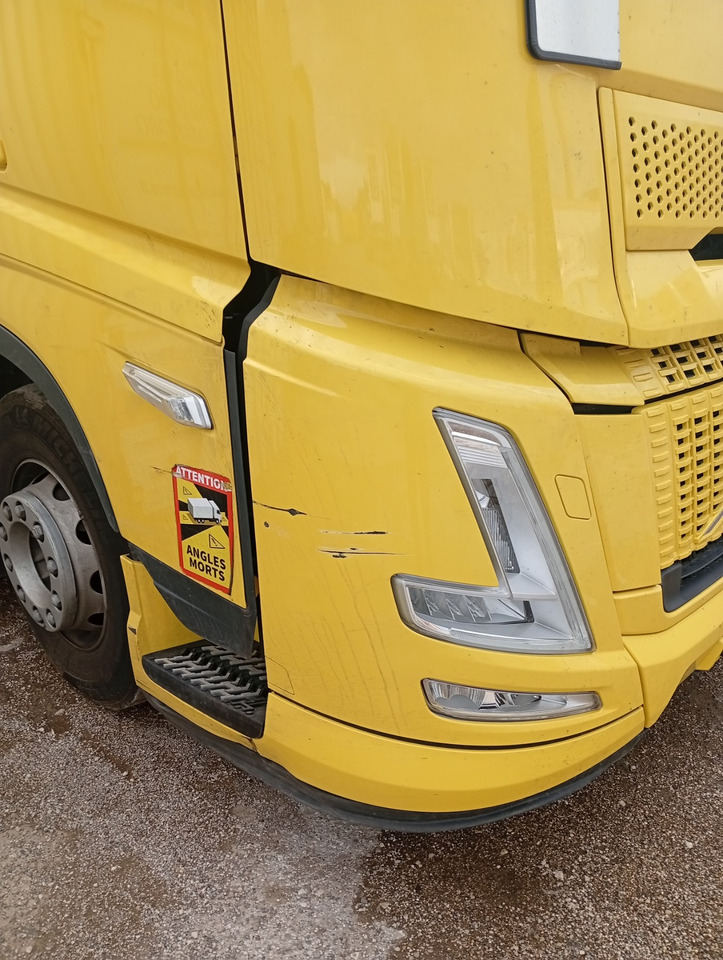 VOLVO FH 460 Aero, Damaged, Located in Bari,Italy - Tractor: foto 4 VOLVO FH 460 Aero, Damaged, Located in Bari,Italy - Tractor: foto 4