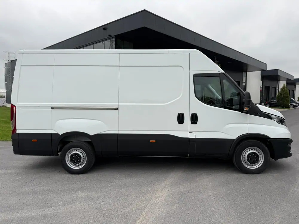 Iveco Daily 35-140 *L2H2*DISPO DE STOCK*Airco*Cruise control - Furgão: foto 3 Iveco Daily 35-140 *L2H2*DISPO DE STOCK*Airco*Cruise control - Furgão: foto 3