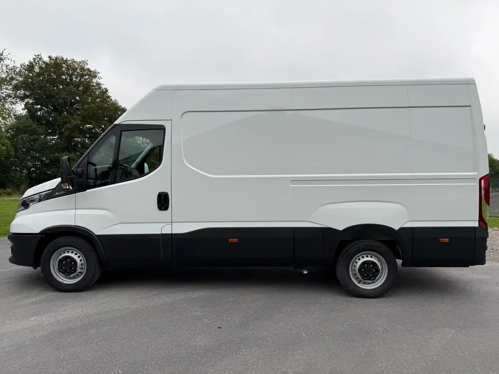 Iveco Daily 35-140 *L2H2*DISPO DE STOCK*Airco*Cruise control - Furgão: foto 4 Iveco Daily 35-140 *L2H2*DISPO DE STOCK*Airco*Cruise control - Furgão: foto 4