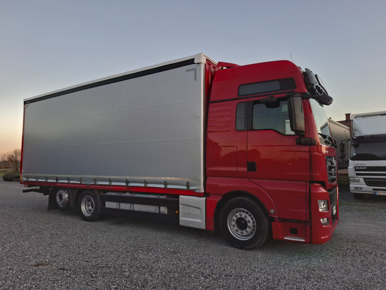 MAN TGX 26.440 E6 - Camião de lona: foto 5 MAN TGX 26.440 E6 - Camião de lona: foto 5