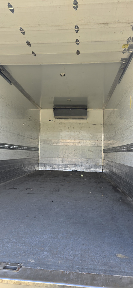 Camião frigorífico RENAULT: foto 7