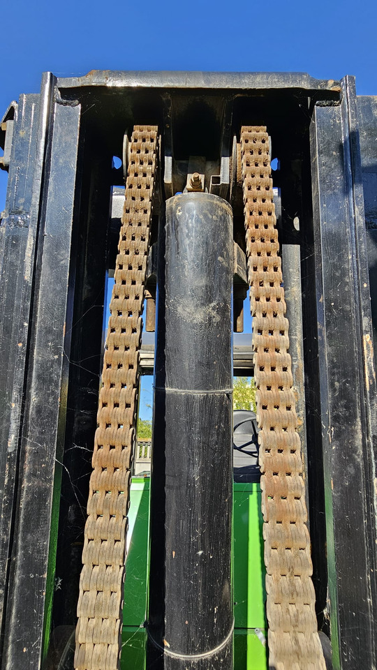 CATERPILLAR V330B - Empilhador todo-o-terreno: foto 3 CATERPILLAR V330B - Empilhador todo-o-terreno: foto 3