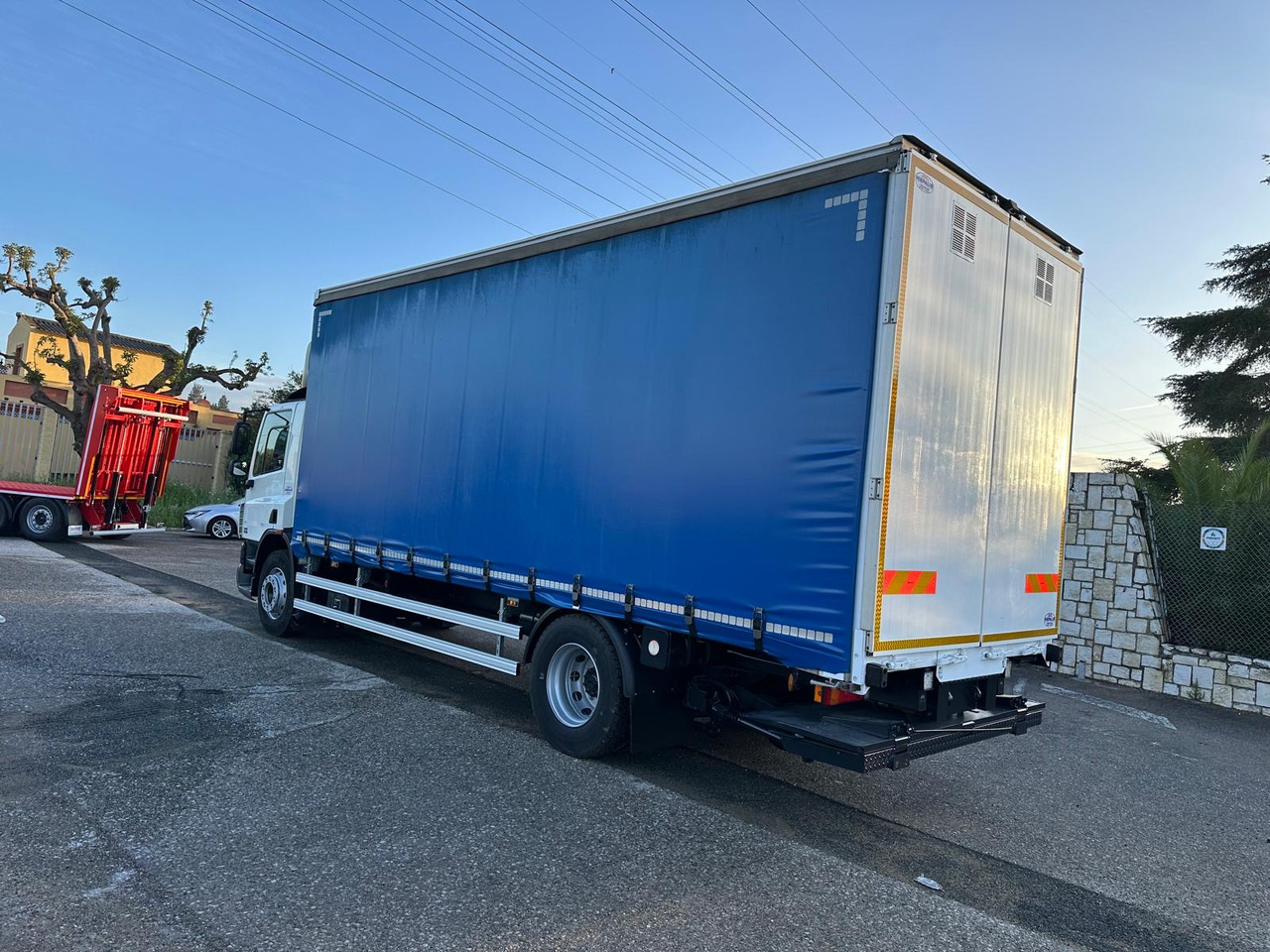 DAF CF 75.310 - Camião de lona: foto 2 DAF CF 75.310 - Camião de lona: foto 2