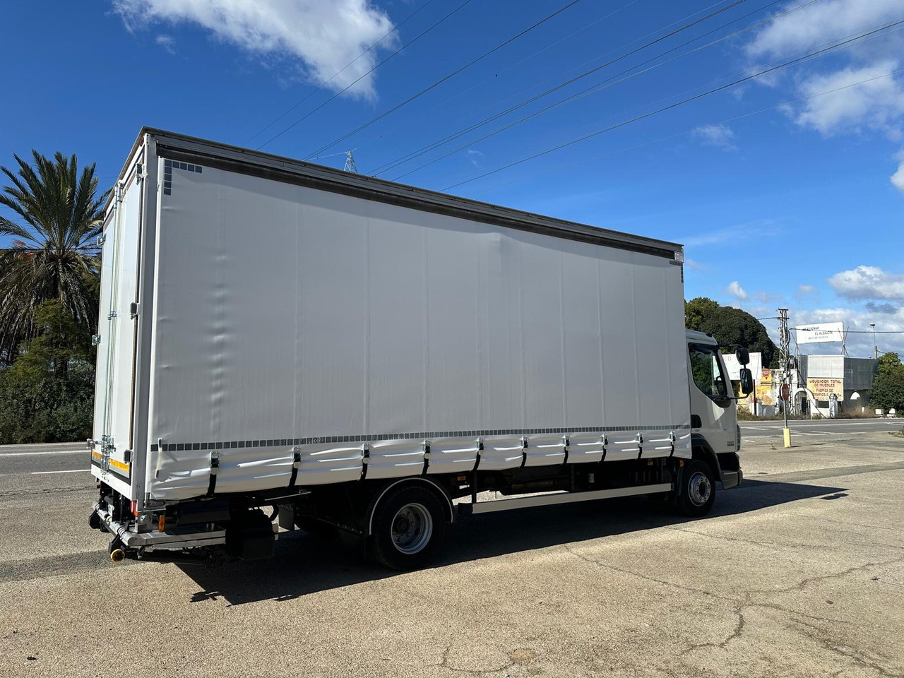 DAF LF 45.250 - Camião de lona: foto 3 DAF LF 45.250 - Camião de lona: foto 3