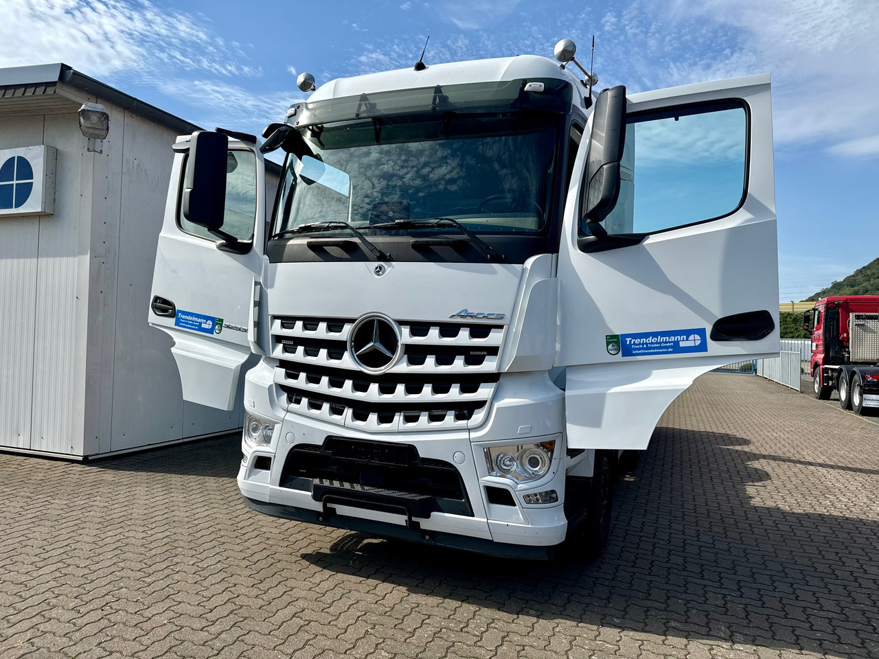 MERCEDES-BENZ Arocs 3553 4 Achsen Tridem - Camião polibenne: foto 2 MERCEDES-BENZ Arocs 3553 4 Achsen Tridem - Camião polibenne: foto 2