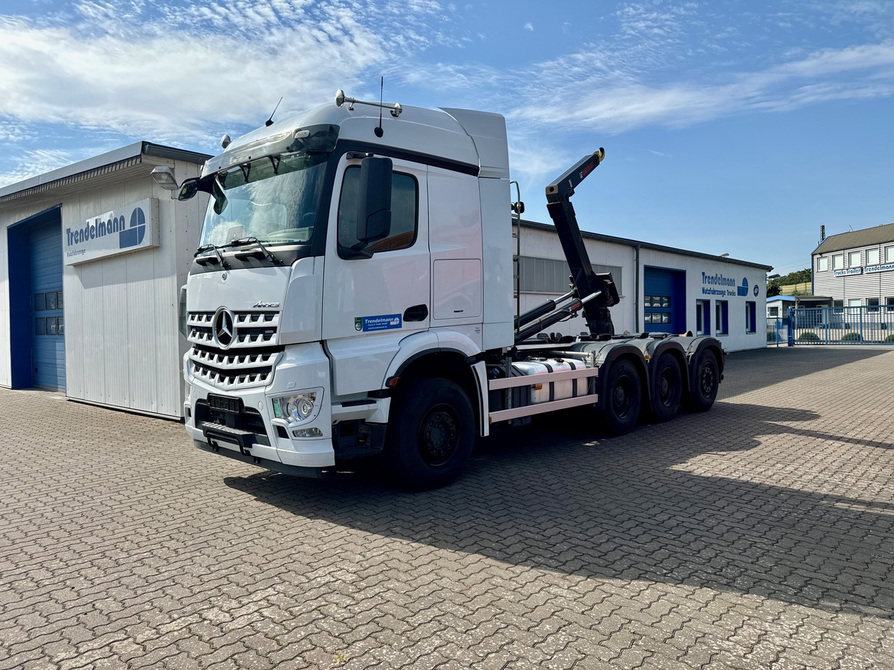 MERCEDES-BENZ Arocs 3553 4 Achsen Tridem - Camião polibenne: foto 1 MERCEDES-BENZ Arocs 3553 4 Achsen Tridem - Camião polibenne: foto 1
