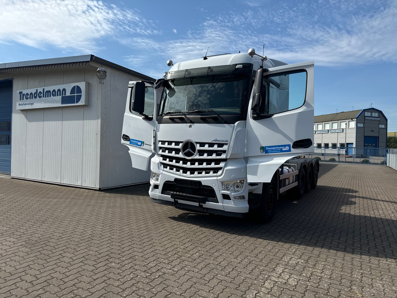 MERCEDES-BENZ Arocs 3553 4 Achsen Tridem - Camião polibenne: foto 4 MERCEDES-BENZ Arocs 3553 4 Achsen Tridem - Camião polibenne: foto 4