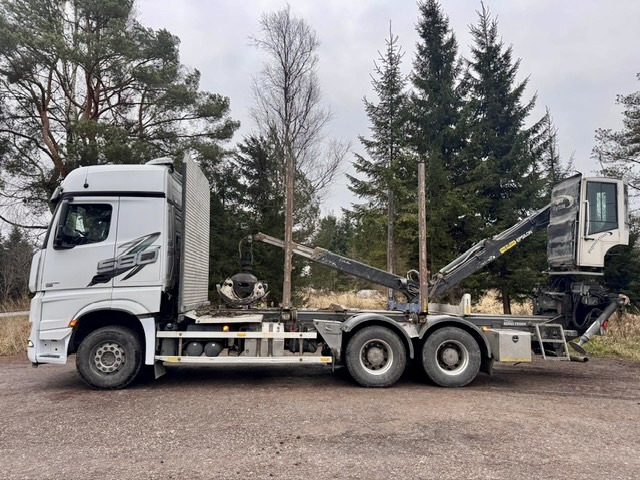 Mercedes Arocs 3358 L 6x4 Radstand 4500 Arocs 3358 L 6x4 - Camião de transporte de madeira: foto 2 Mercedes Arocs 3358 L 6x4 Radstand 4500 Arocs 3358 L 6x4 - Camião de transporte de madeira: foto 2