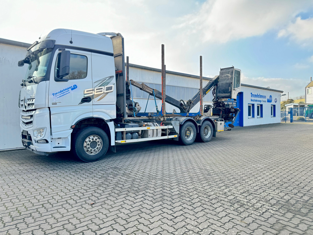 Mercedes Arocs 3358 L 6x4 Radstand 4500 Arocs 3358 L 6x4 Blatt-Luft Gefedert - Camião de transporte de madeira: foto 3 Mercedes Arocs 3358 L 6x4 Radstand 4500 Arocs 3358 L 6x4 Blatt-Luft Gefedert - Camião de transporte de madeira: foto 3