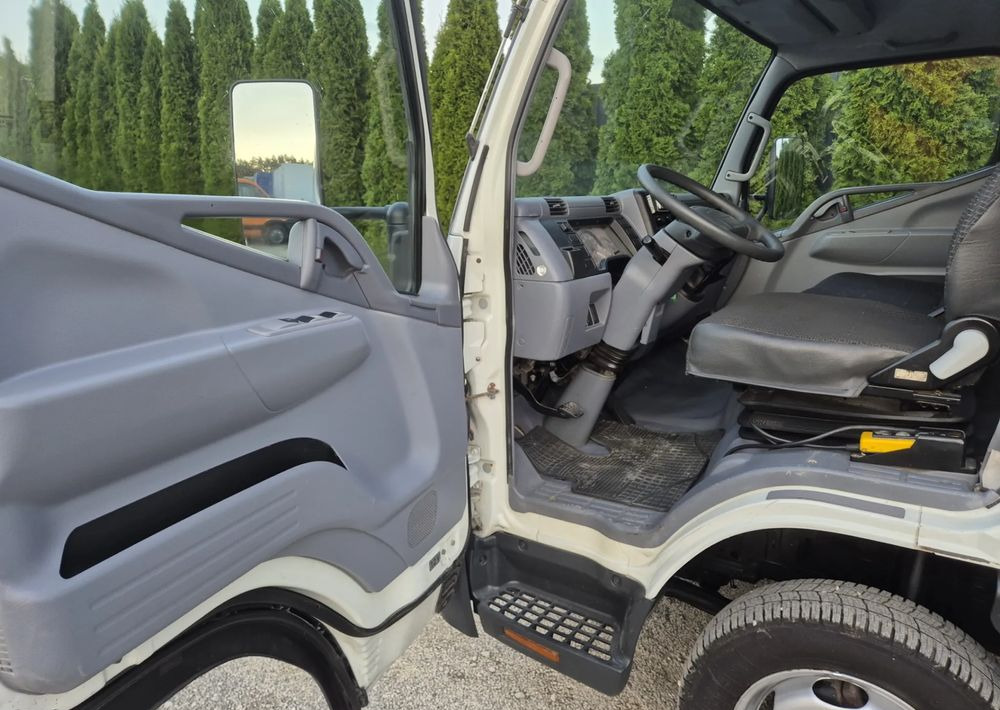 Mitsubishi Canter 3.0 - Carrinha basculante: foto 5 Mitsubishi Canter 3.0 - Carrinha basculante: foto 5