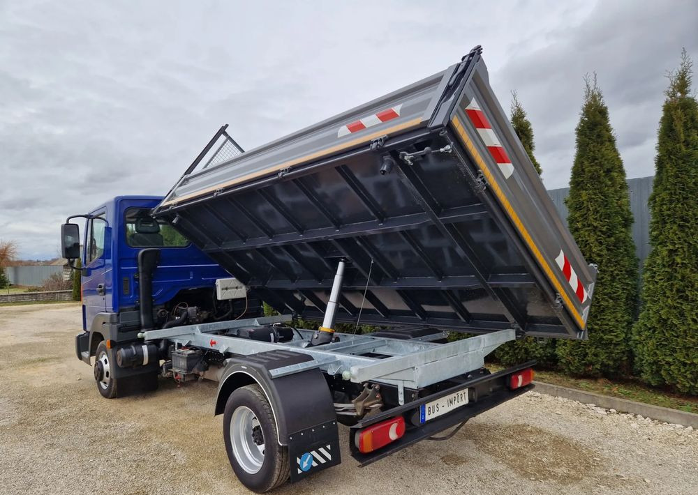 Nissan Atleon 3.0 - Carrinha basculante: foto 4 Nissan Atleon 3.0 - Carrinha basculante: foto 4