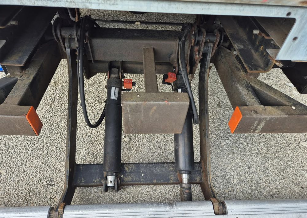 Winda Dhollandia 750kg Iveco , 2015 rok ,stan bdb! - Rampa hidráulica: foto 4 Winda Dhollandia 750kg Iveco , 2015 rok ,stan bdb! - Rampa hidráulica: foto 4