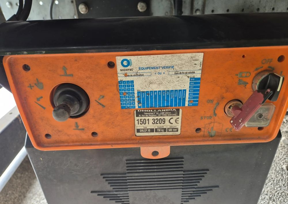 Winda Dhollandia 750kg Iveco , 2015 rok ,stan bdb! - Rampa hidráulica: foto 5 Winda Dhollandia 750kg Iveco , 2015 rok ,stan bdb! - Rampa hidráulica: foto 5