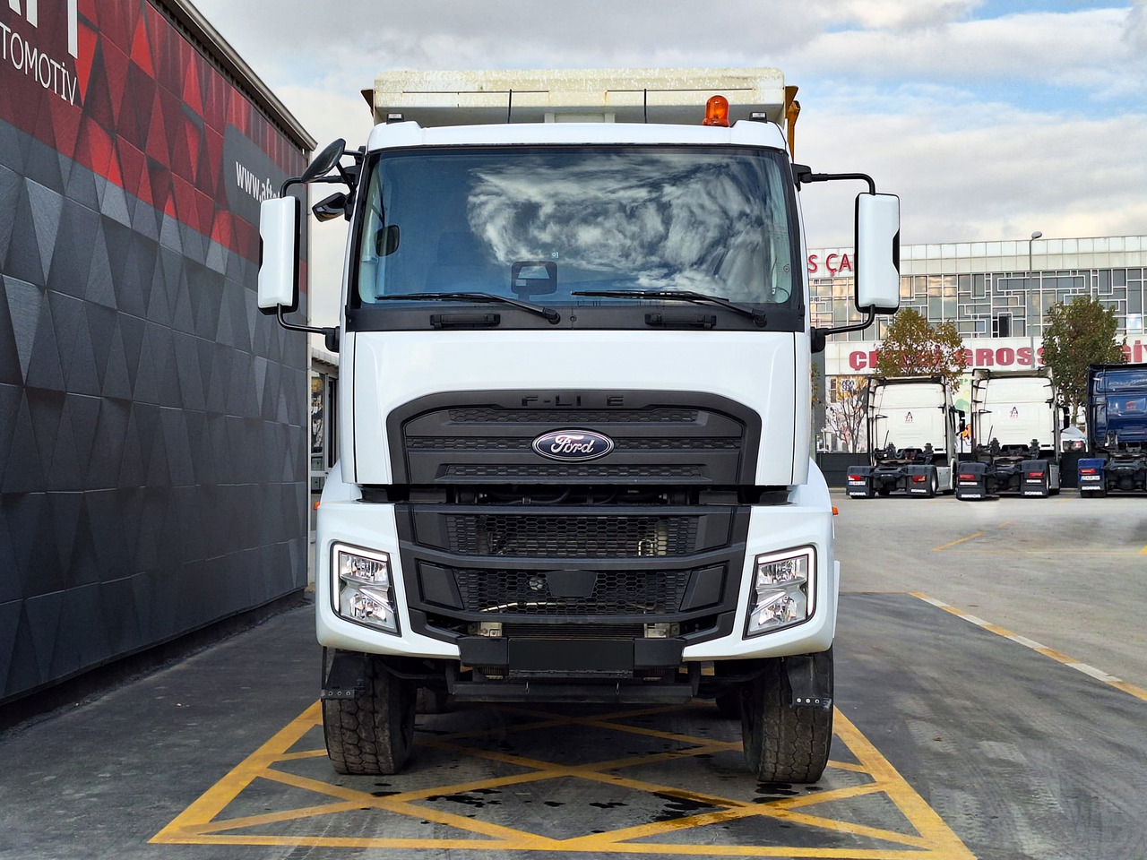 FORD 4445 XD - Camião basculante: foto 2 FORD 4445 XD - Camião basculante: foto 2