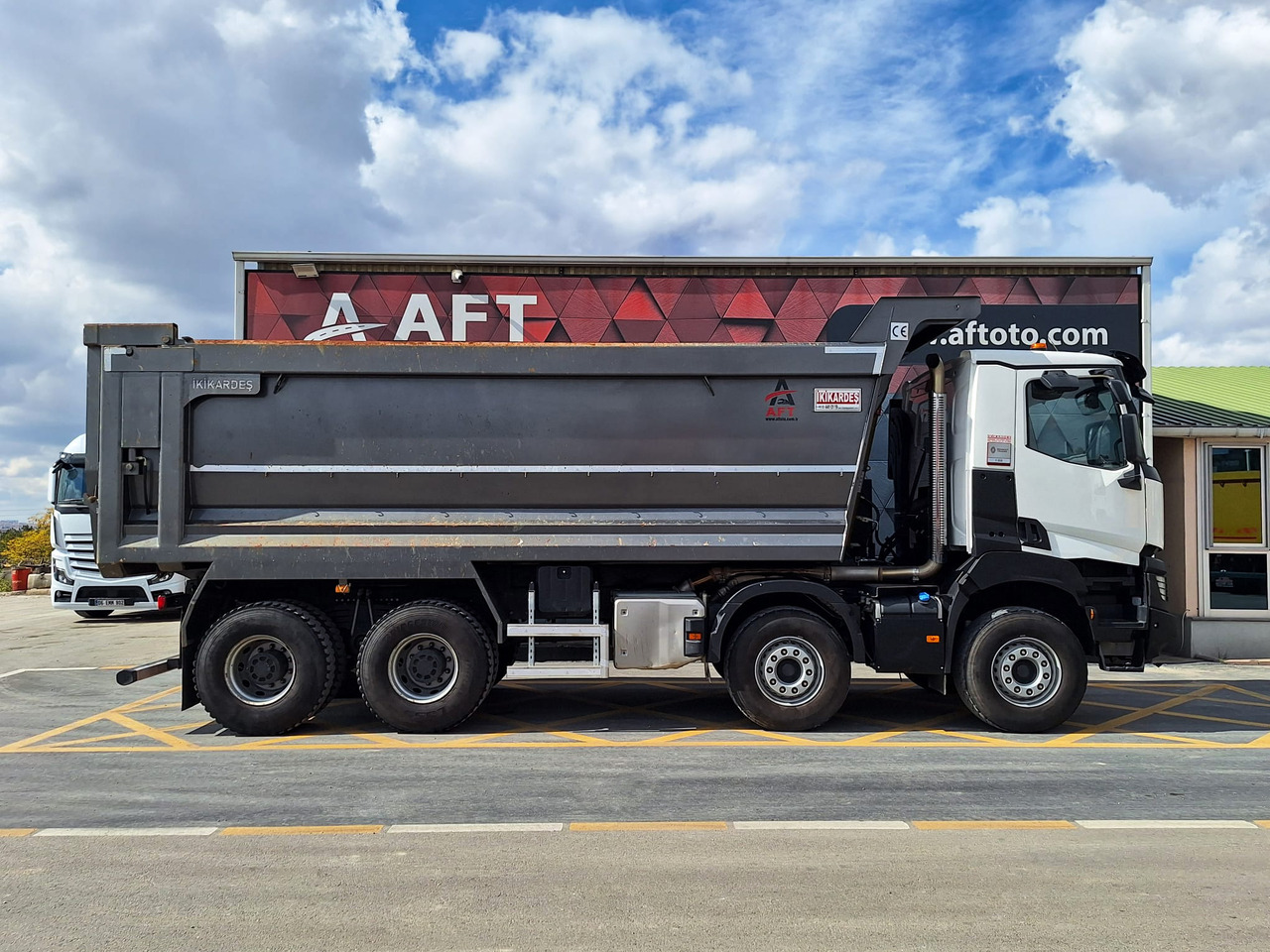 RENAULT K 520 - Camião basculante: foto 4 RENAULT K 520 - Camião basculante: foto 4