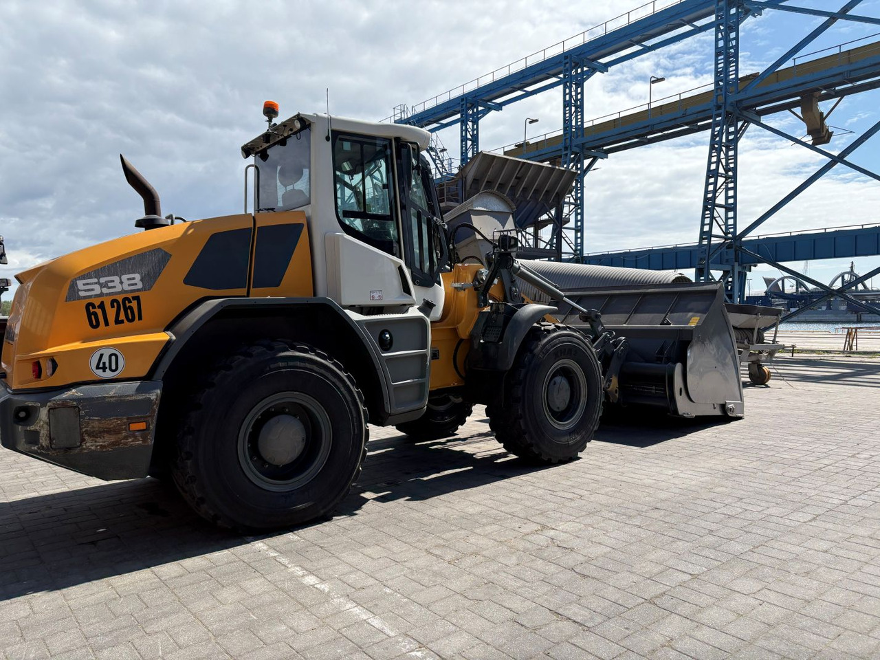 LIEBHERR L538 - Pá carregadora de rodas: foto 3 LIEBHERR L538 - Pá carregadora de rodas: foto 3