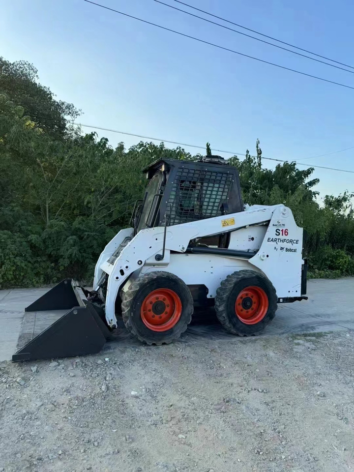 Mini pá carregadora BOBCAT skid steer loader S16: foto 1