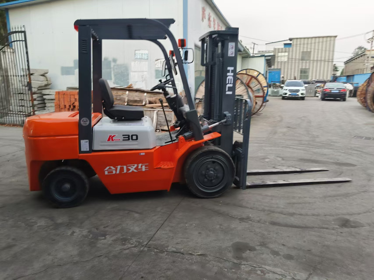 HELI k30 used diesel forklift Customizable mast clamps - Empilhadeira a diesel: foto 1 HELI k30 used diesel forklift Customizable mast clamps - Empilhadeira a diesel: foto 1