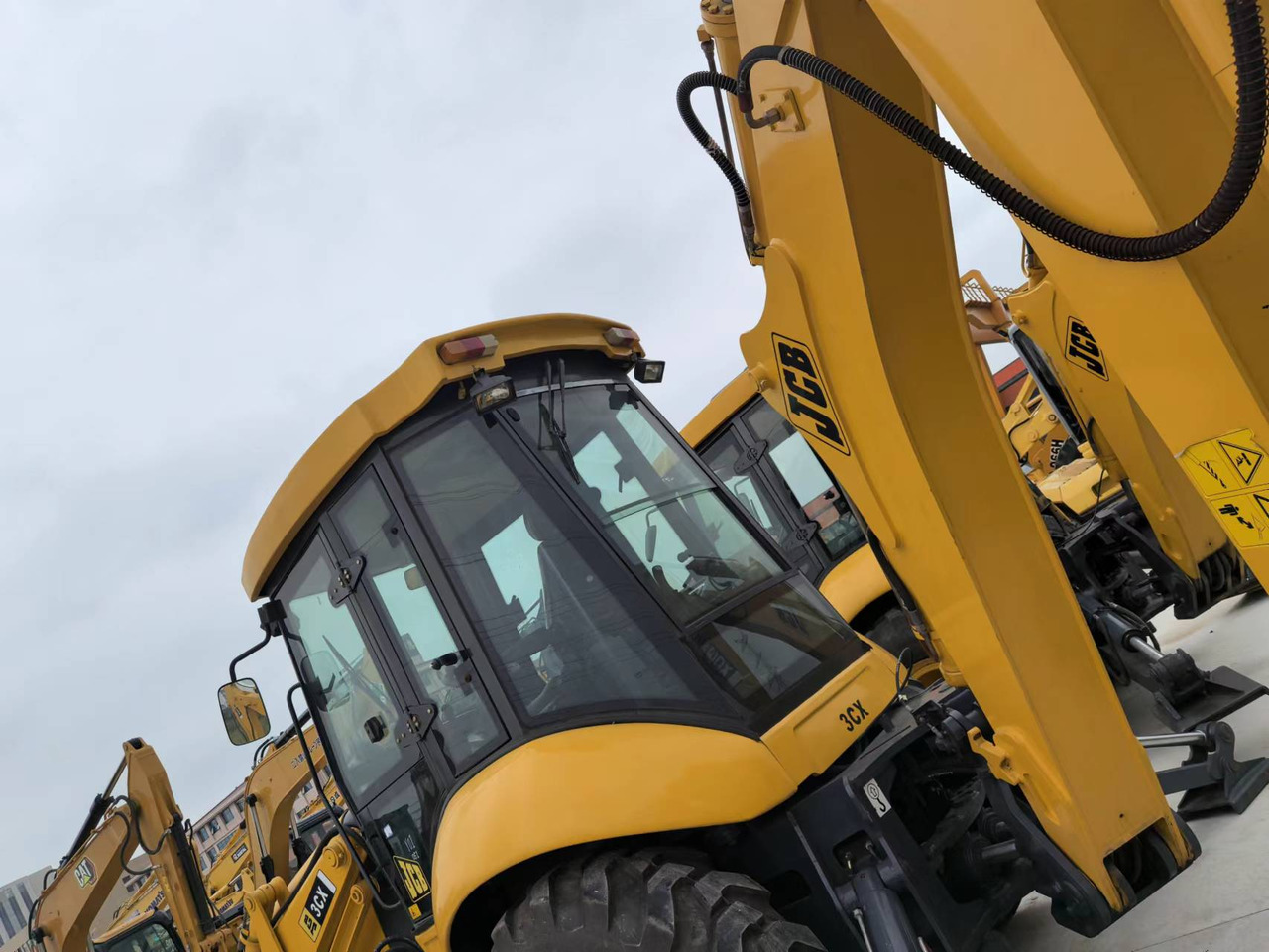 JCB 3CX backhoe loader TLB versatile machine multiple attachment options - Retroescavadeira: foto 4 JCB 3CX backhoe loader TLB versatile machine multiple attachment options - Retroescavadeira: foto 4