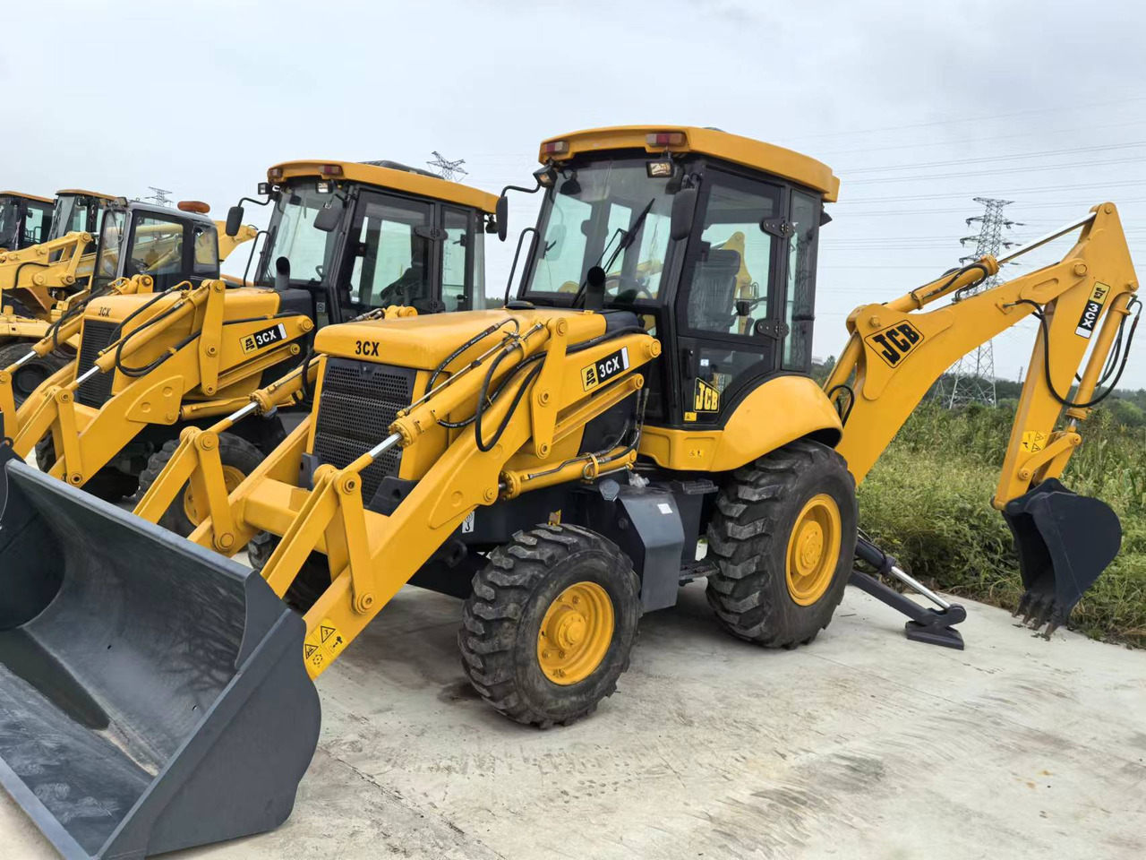 JCB 3CX backhoe loader TLB versatile machine multiple attachment options - Retroescavadeira: foto 1 JCB 3CX backhoe loader TLB versatile machine multiple attachment options - Retroescavadeira: foto 1
