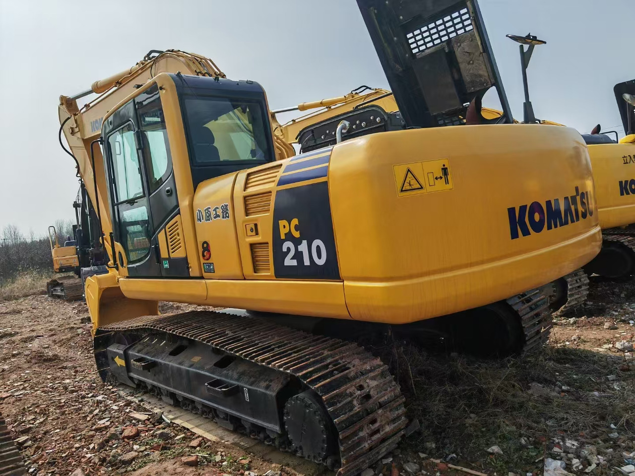 KOMATSU pc210-8 used crawler excavator japan brand hot sale - Escavadora de rastos: foto 1 KOMATSU pc210-8 used crawler excavator japan brand hot sale - Escavadora de rastos: foto 1