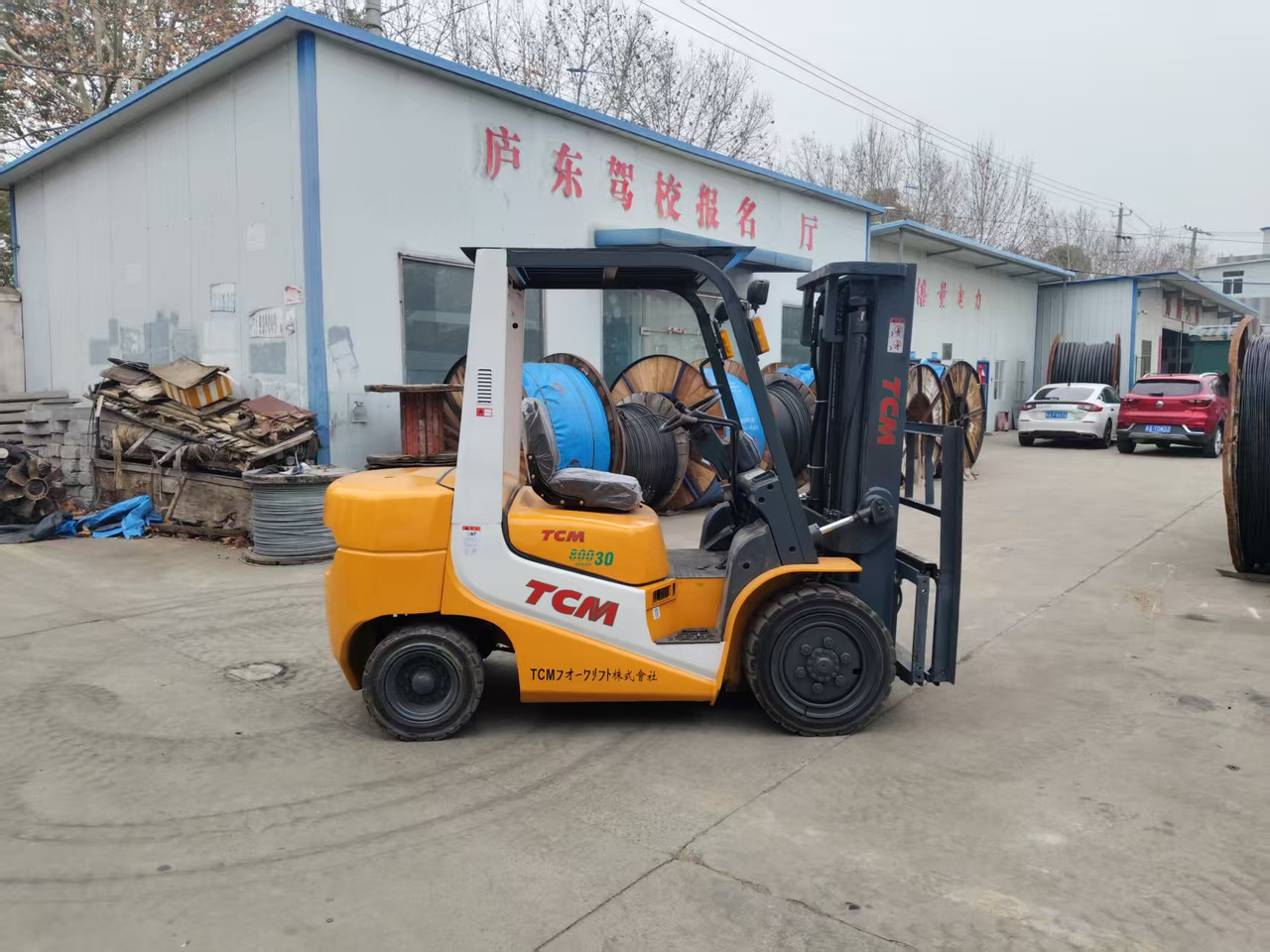 TCM FD30 Japan brand used 3 ton 4.5m diesel forklift Customizable mast clamps - Empilhadeira a diesel: foto 3 TCM FD30 Japan brand used 3 ton 4.5m diesel forklift Customizable mast clamps - Empilhadeira a diesel: foto 3