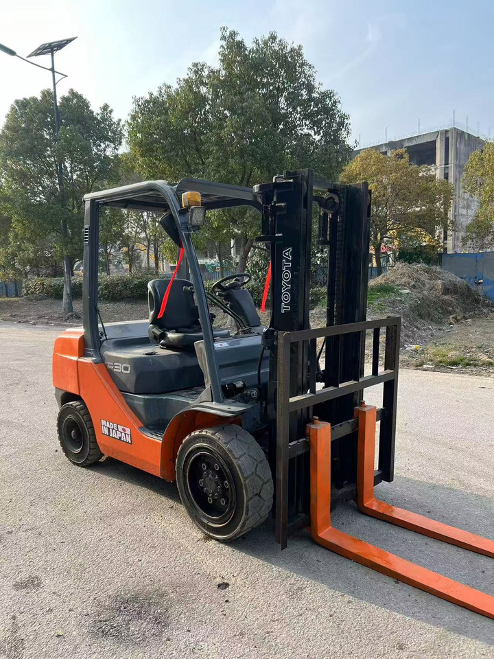 TOYOTA 3 ton 8F used japan brand diesel forklift - Empilhadeira a diesel: foto 2 TOYOTA 3 ton 8F used japan brand diesel forklift - Empilhadeira a diesel: foto 2