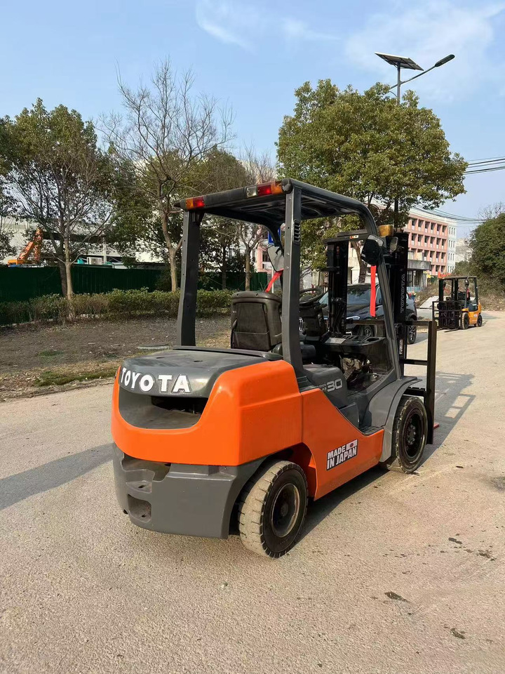 TOYOTA 3 ton 8F used japan brand diesel forklift - Empilhadeira a diesel: foto 4 TOYOTA 3 ton 8F used japan brand diesel forklift - Empilhadeira a diesel: foto 4