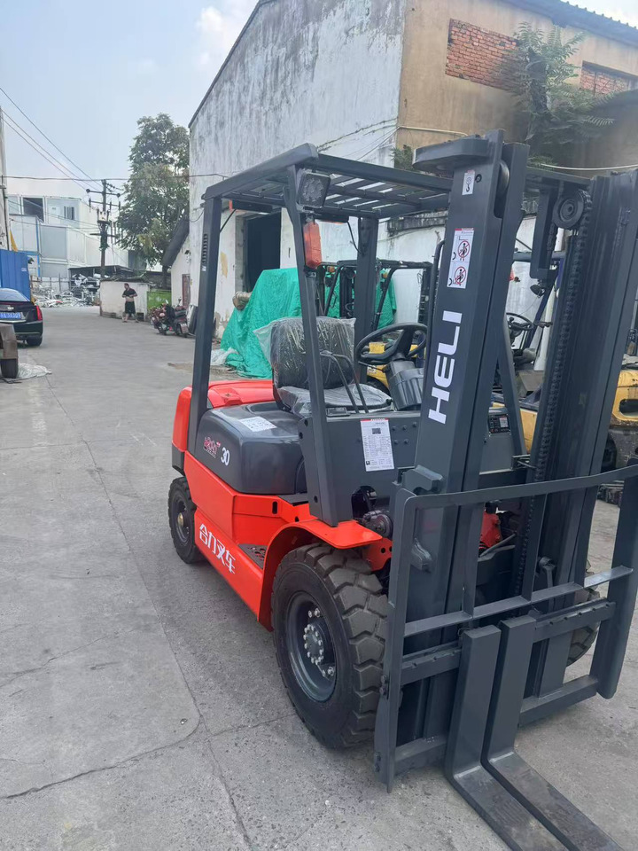 Heli stock new 2024 model 3T diesel forklift Customizable Mast & Clamp - Empilhadeira a diesel: foto 2 Heli stock new 2024 model 3T diesel forklift Customizable Mast & Clamp - Empilhadeira a diesel: foto 2