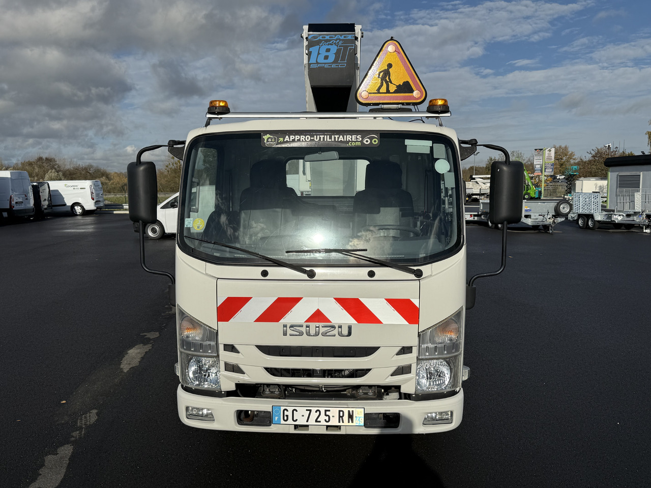 ISUZU M21 SOCAGE 18T NACELLE UTILITAIRES 3T5 - Caminhão com plataforma aérea: foto 5 ISUZU M21 SOCAGE 18T NACELLE UTILITAIRES 3T5 - Caminhão com plataforma aérea: foto 5