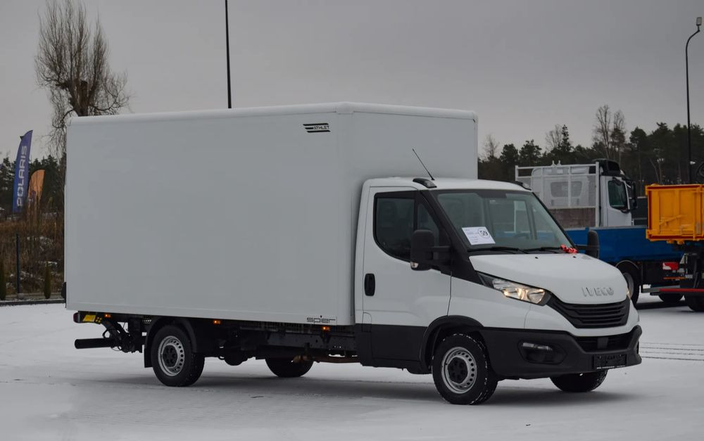 Iveco DAILY 35S14 / 2.3 - 140 KM / AUTIOMAT HI-MATIC / 3 OSOBY / DO 3,5 TONY / KONTENER / DOSTAWCZE / WINDA PALFINGER / KLIMA / TEMPOMAT / 2022 / SERWISOWANY / SPROWADZONY Z NIEMIEC - Carrinha de contentor: foto 3 Iveco DAILY 35S14 / 2.3 - 140 KM / AUTIOMAT HI-MATIC / 3 OSOBY / DO 3,5 TONY / KONTENER / DOSTAWCZE / WINDA PALFINGER / KLIMA / TEMPOMAT / 2022 / SERWISOWANY / SPROWADZONY Z NIEMIEC - Carrinha de contentor: foto 3