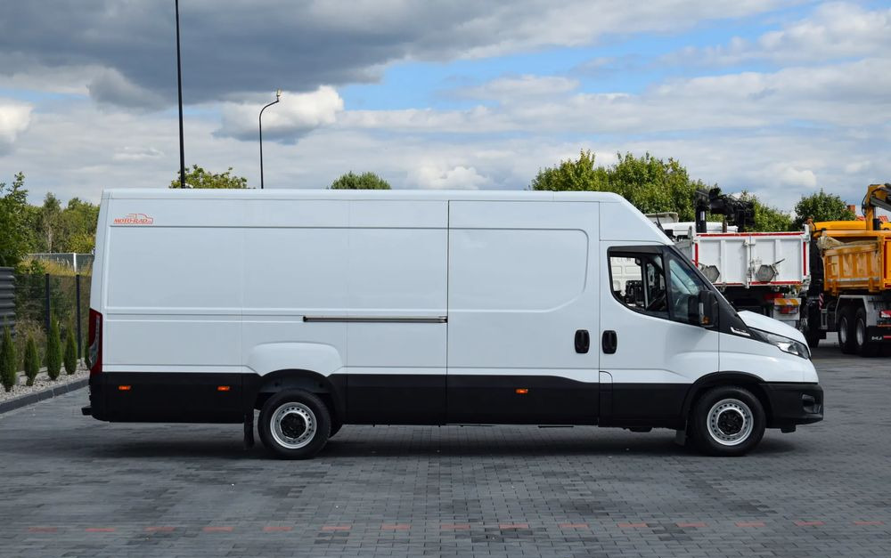 Iveco DAILY MAXI 35S16 / 2.3 - 160 KM / AUTOMAT HI-MATIC / NOWY MODEL / 3 OSOBY / DOSTAWCZE / BLASZAK / KLIMA / 2023 / SERWISOWANY / SPROWADZONY Z NIEMIEC - Furgão: foto 4 Iveco DAILY MAXI 35S16 / 2.3 - 160 KM / AUTOMAT HI-MATIC / NOWY MODEL / 3 OSOBY / DOSTAWCZE / BLASZAK / KLIMA / 2023 / SERWISOWANY / SPROWADZONY Z NIEMIEC - Furgão: foto 4