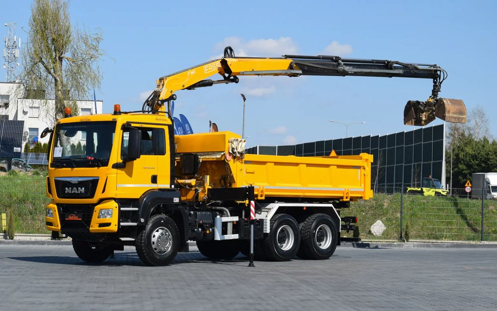 MAN TGS 26.400 / 6x4 / EURO 6 / UDT / HDS FASSI 165 / WYSUW x3 / ROTATOR / CHWYTAK / STEROWANIE RADIOWE / WZMOCNIONA RAMA / WYWROTKA / HYDROBURTA / AUTOMAT / 2017 / NOWE OPONY - 100% / NISKI PRZEBIEG - Camião basculante: foto 1 MAN TGS 26.400 / 6x4 / EURO 6 / UDT / HDS FASSI 165 / WYSUW x3 / ROTATOR / CHWYTAK / STEROWANIE RADIOWE / WZMOCNIONA RAMA / WYWROTKA / HYDROBURTA / AUTOMAT / 2017 / NOWE OPONY - 100% / NISKI PRZEBIEG - Camião basculante: foto 1