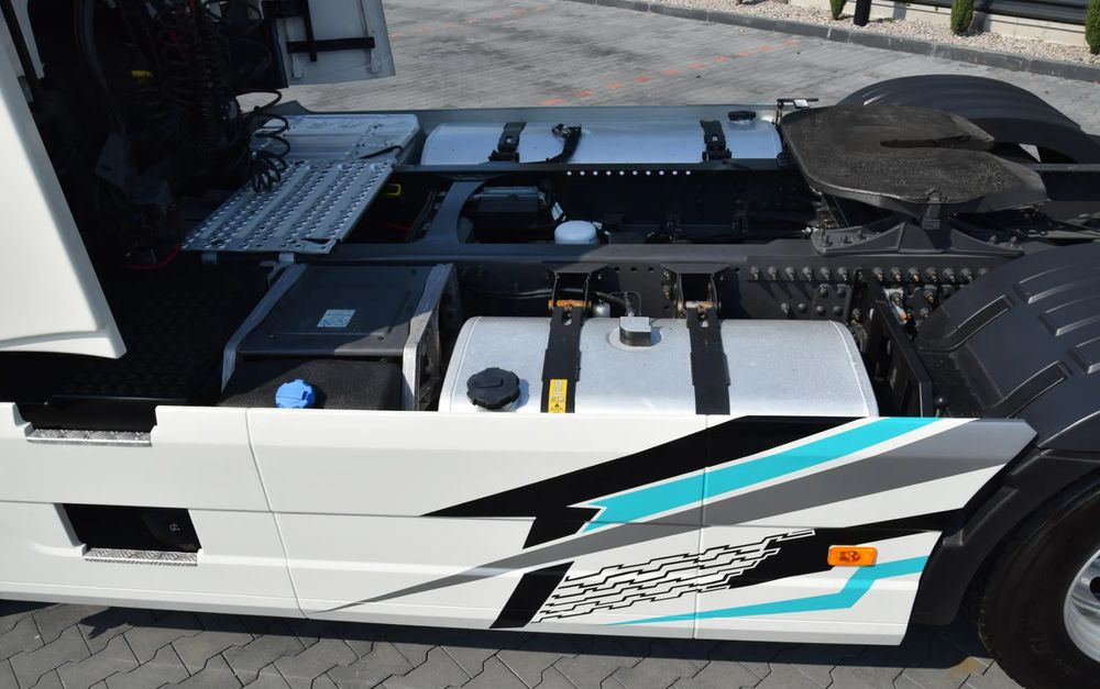 Leasing de  Volvo FH500 / EURO 6 / NOWY MODEL / KLIMATYZACJA POSTOJOWA / ACC / LEDY / 2 ZBIORNIKI / FULL SPILERY / 2023 / NISKI PRZEBIEG / SERWISOWANY / SPROWADZONY Volvo FH500 / EURO 6 / NOWY MODEL / KLIMATYZACJA POSTOJOWA / ACC / LEDY / 2 ZBIORNIKI / FULL SPILERY / 2023 / NISKI PRZEBIEG / SERWISOWANY / SPROWADZONY: foto 17