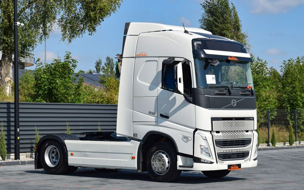 Volvo FH500 / EURO 6 / NOWY MODEL / KLIMATYZACJA POSTOJOWA / ACC / LEDY / 2 ZBIORNIKI PALIWA / FULL SPILERY / 2022 / SERWISOWANY / SPROWADZONY - Tractor: foto 3 Volvo FH500 / EURO 6 / NOWY MODEL / KLIMATYZACJA POSTOJOWA / ACC / LEDY / 2 ZBIORNIKI PALIWA / FULL SPILERY / 2022 / SERWISOWANY / SPROWADZONY - Tractor: foto 3