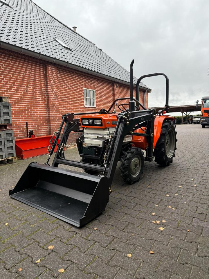 Kleintraktor Kubota B1600 mit Frontlader ab 125 € pro Monat. - Mini trator: foto 1 Kleintraktor Kubota B1600 mit Frontlader ab 125 € pro Monat. - Mini trator: foto 1