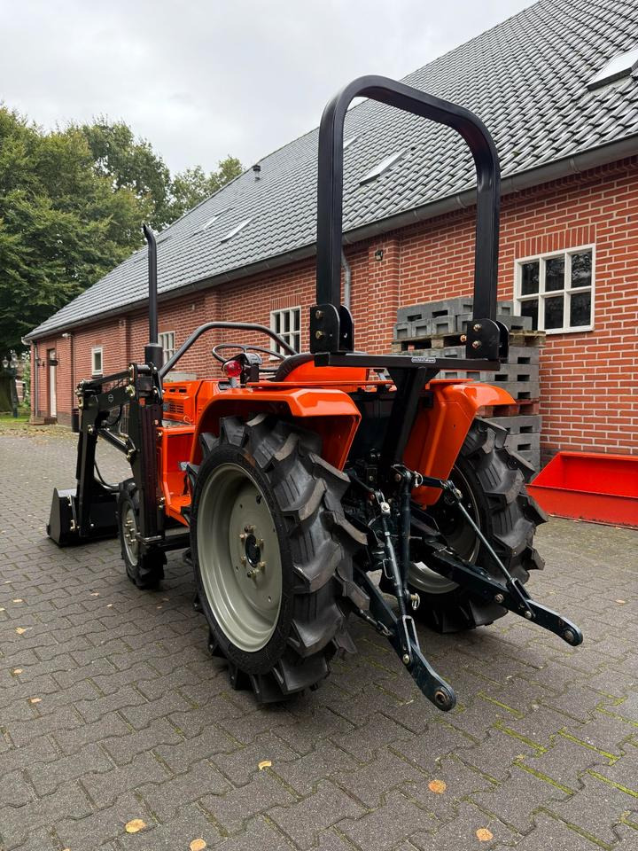 Kleintraktor Kubota B1600 mit Frontlader ab 125 € pro Monat. - Mini trator: foto 3 Kleintraktor Kubota B1600 mit Frontlader ab 125 € pro Monat. - Mini trator: foto 3