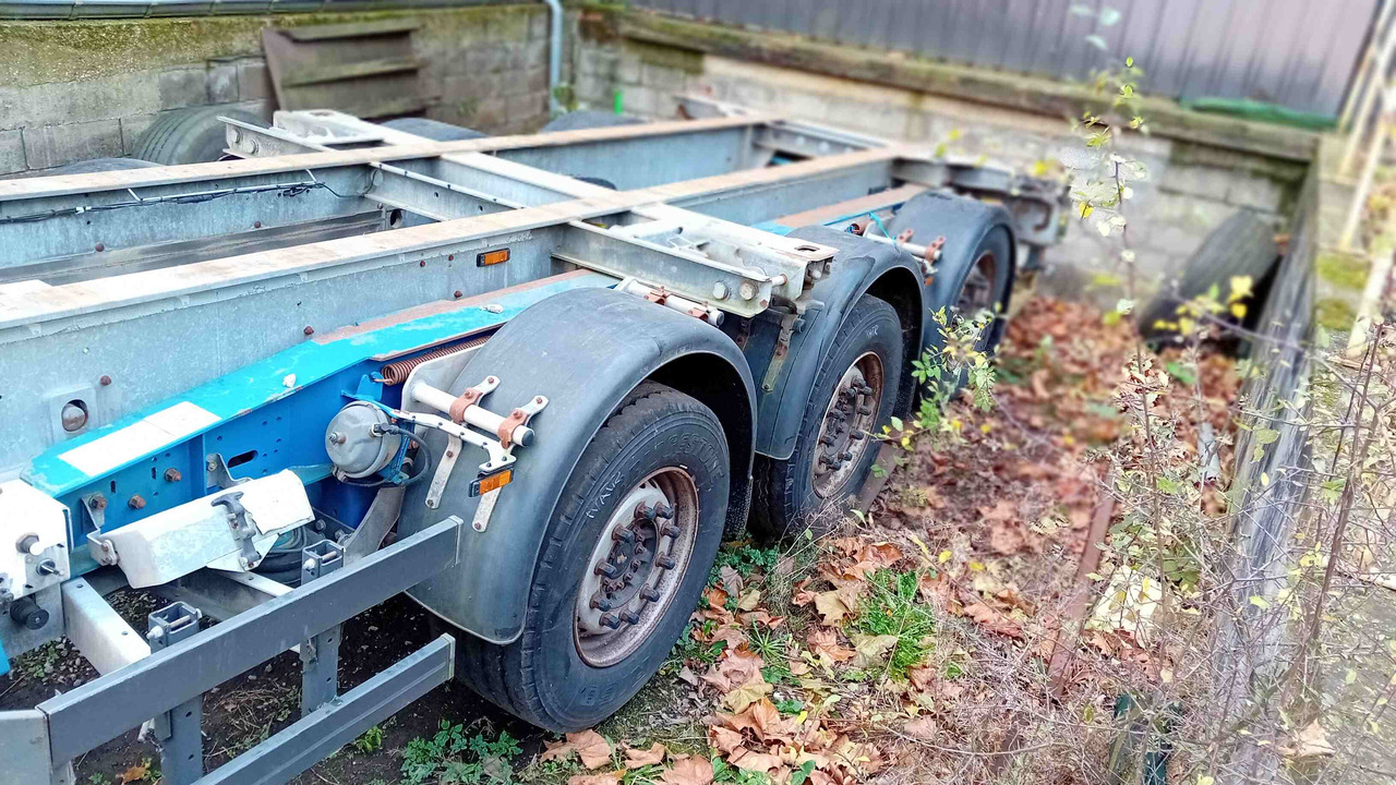 SCHMITZ CARGOBULL châssis porte-conteneur semi-remorque Os - type SGF*3 - adaptable pour conteneur 20' et 40' - Semi-reboque transportador de contêineres/ Caixa móvel: foto 3 SCHMITZ CARGOBULL châssis porte-conteneur semi-remorque Os - type SGF*3 - adaptable pour conteneur 20' et 40' - Semi-reboque transportador de contêineres/ Caixa móvel: foto 3
